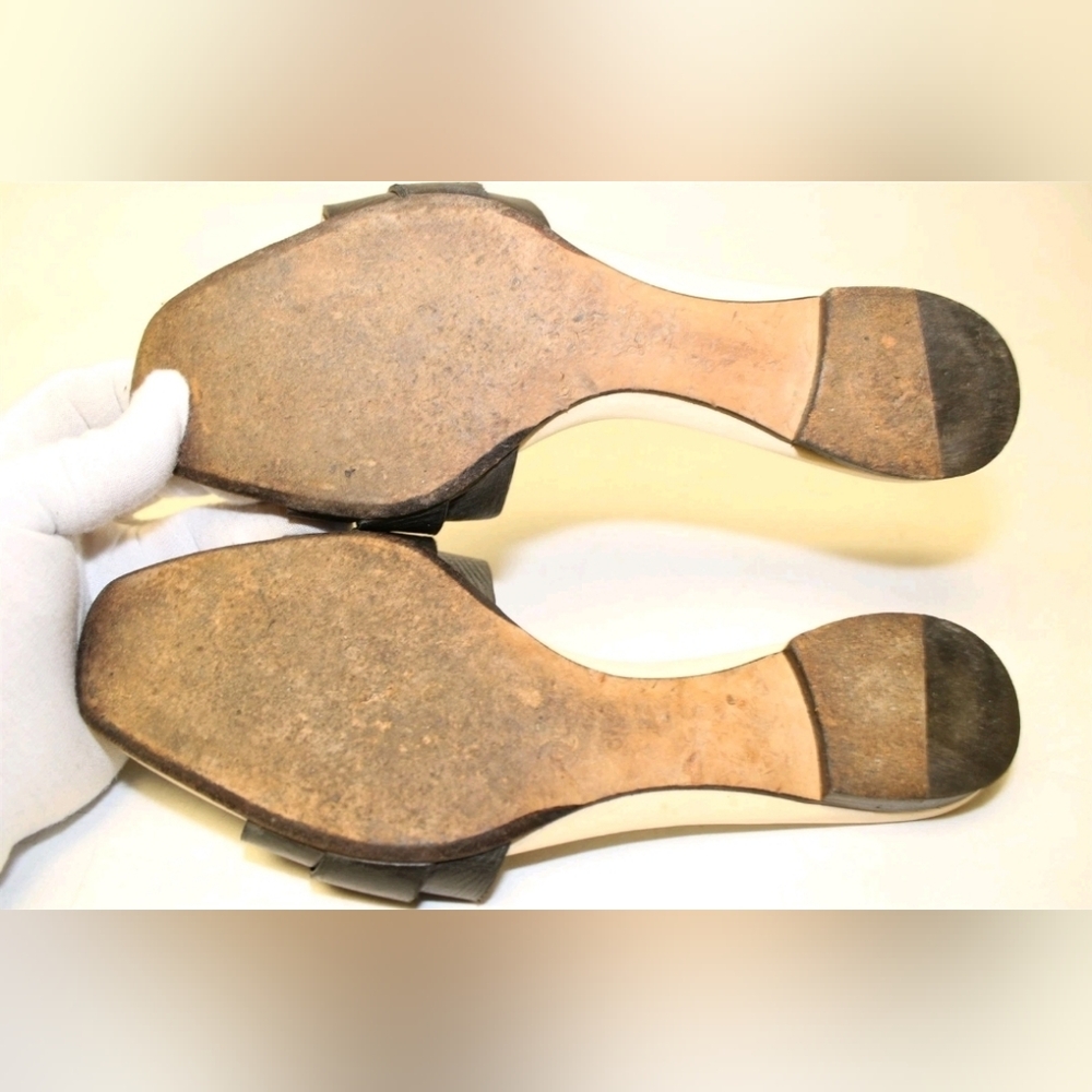Gucci Slides Womens Size 8.5 B Embossed Leather Buckle Sandals Italy Shoes - Picture 13 of 16